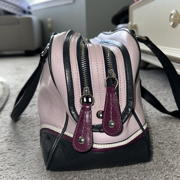 Coach bowler bag; beautiful lavender leather shoulder bag. - Picture 3 of 5